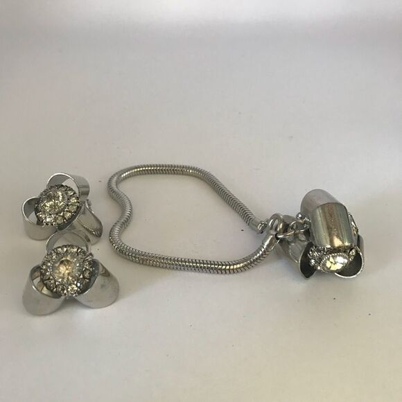 Germany made vintage chunky charm bracelet with clip on earrings. - Picture 9 of 10